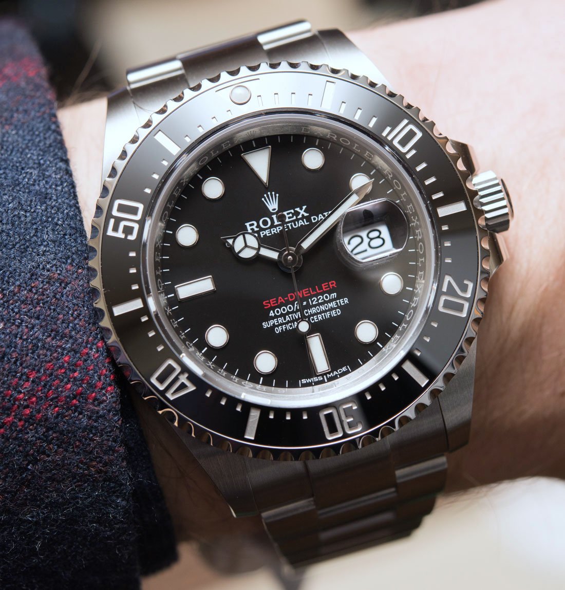 ساعة رجالية Sea Dweller خلفية سوداء 126600-0001