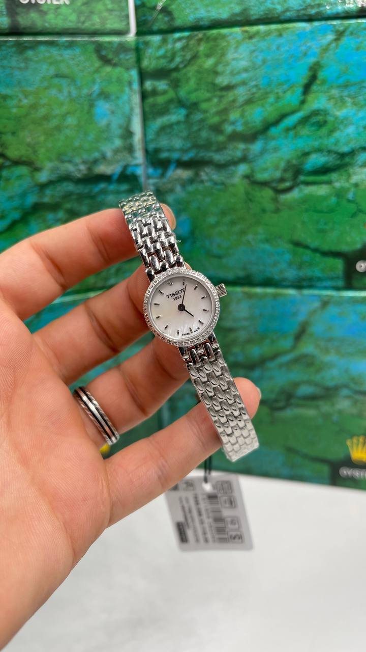 ساعة تيسو لافلي الفضية للنساء