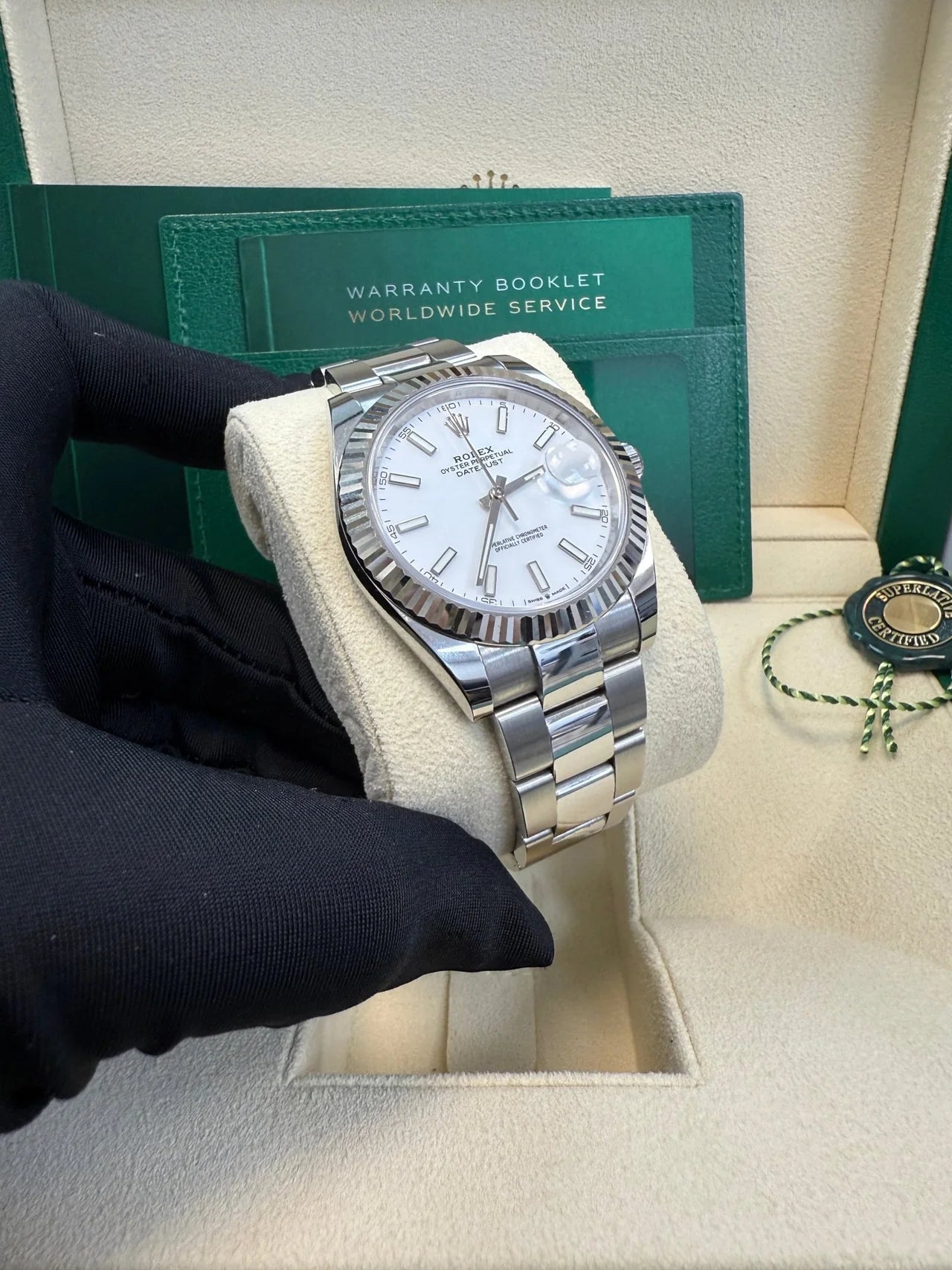 Rolex Datejust 41 126334 Fluted Bezel Oyster White
