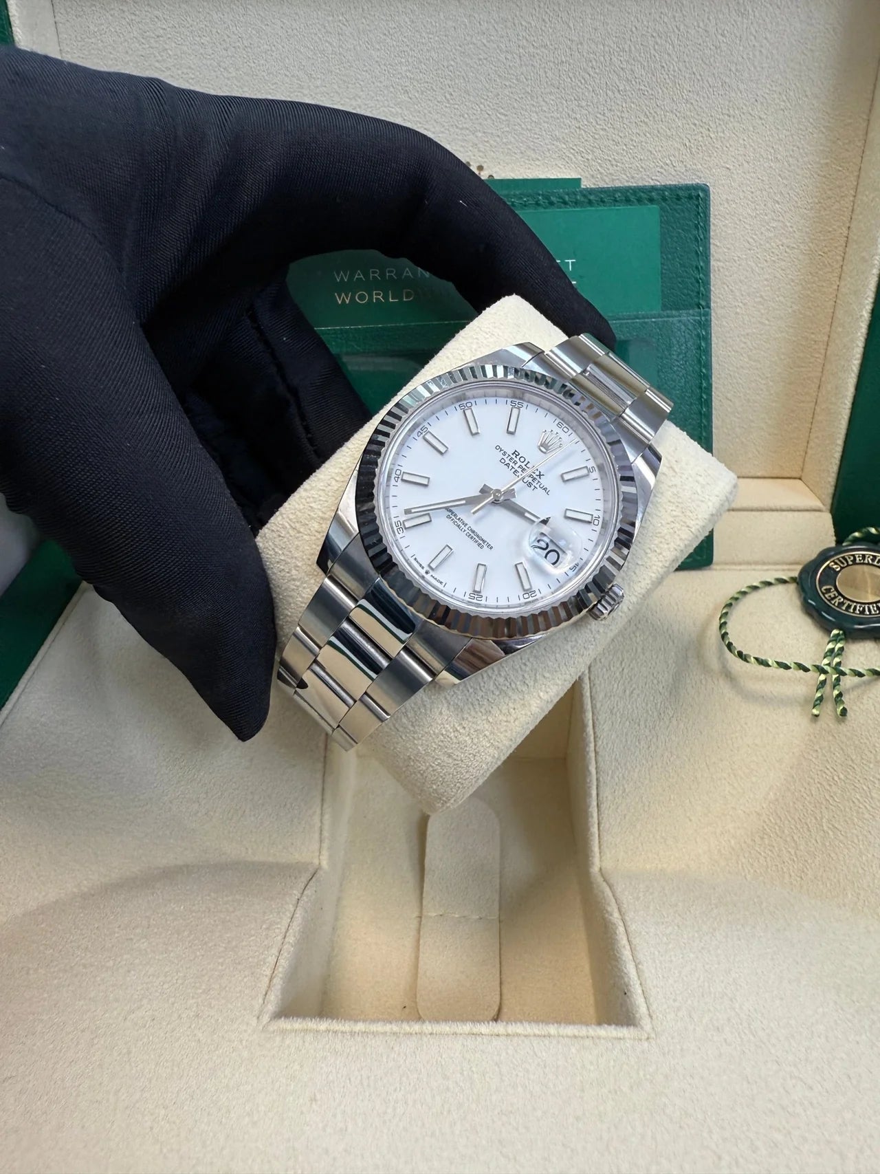 Rolex Datejust 41 126334 Fluted Bezel Oyster White