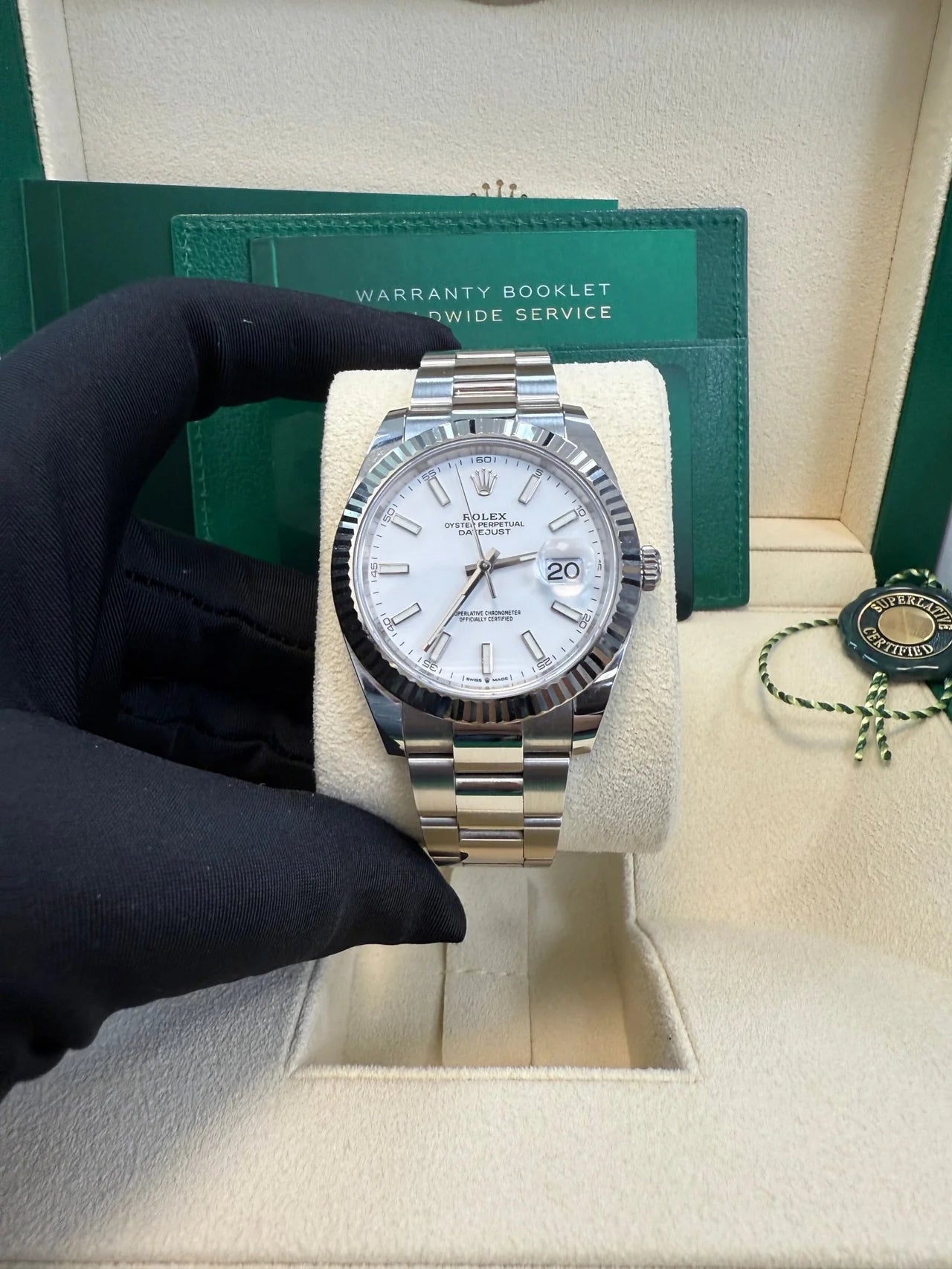 Rolex Datejust 41 126334 Fluted Bezel Oyster White