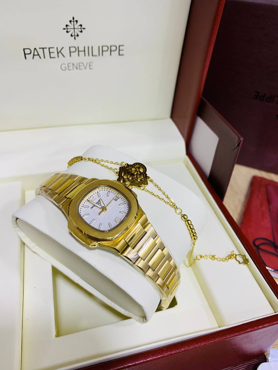 باتيك فيليب ساعة خلفية بيضاء ذهبية للنساء